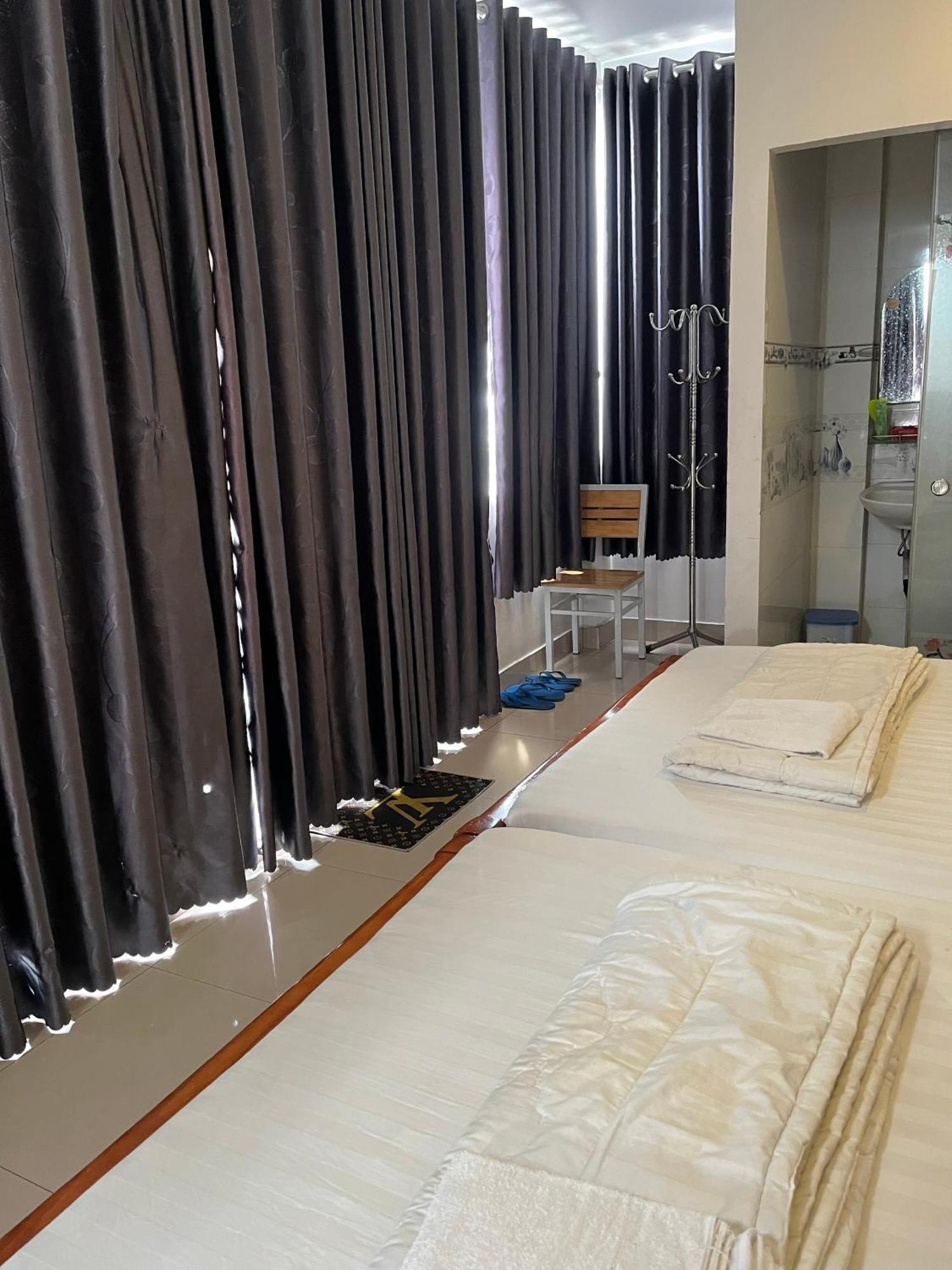 Khach San Anh Dong Hotel Ho Chi Minh City Exterior photo